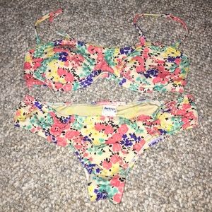 Billabong flower bikini size small